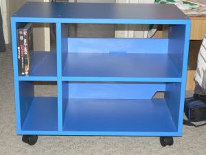 televizní stolek modrý